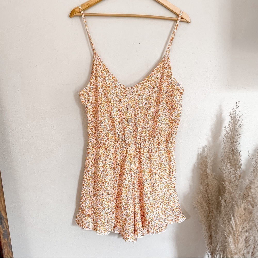 Altar’d State | Boho Ditsy Flora Print Romper, size large 🌼🌸